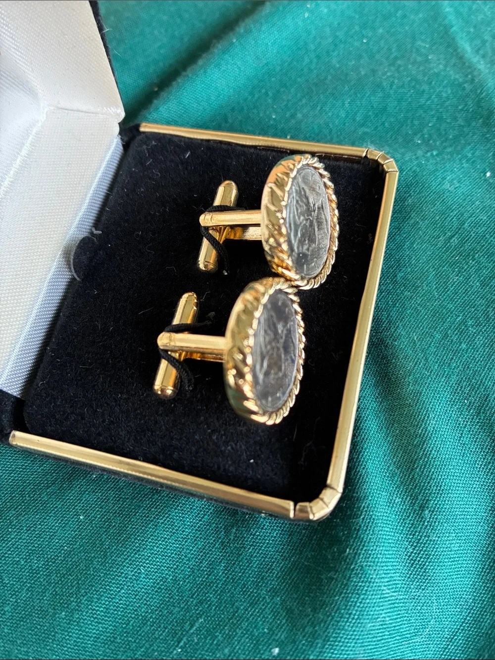 Raffinati Gold-Tone Rope-Edge Coin Cuff Links in Iridescent Mother-of-Pearl